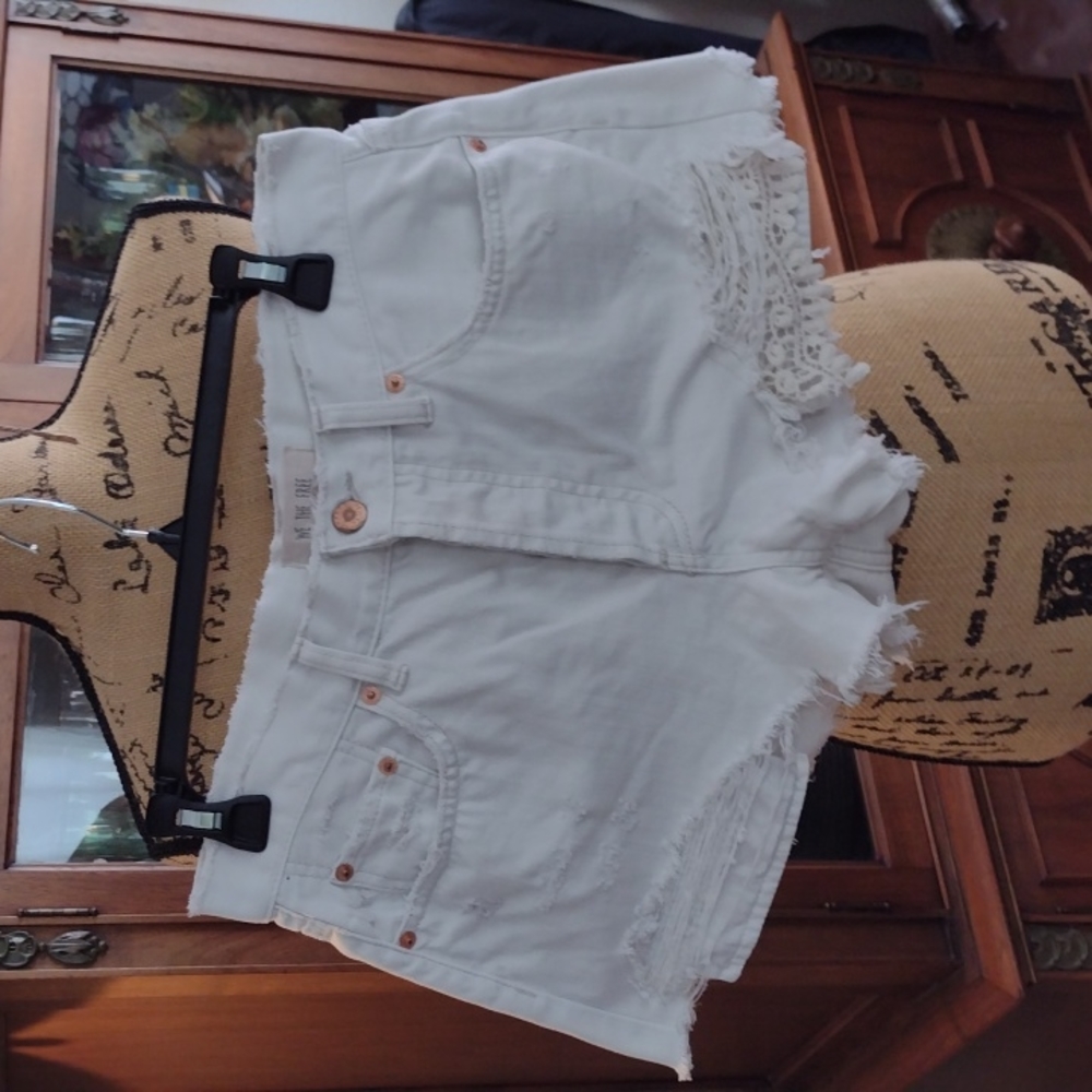 Free People daisy chain worn white denim distressed shorts size 29